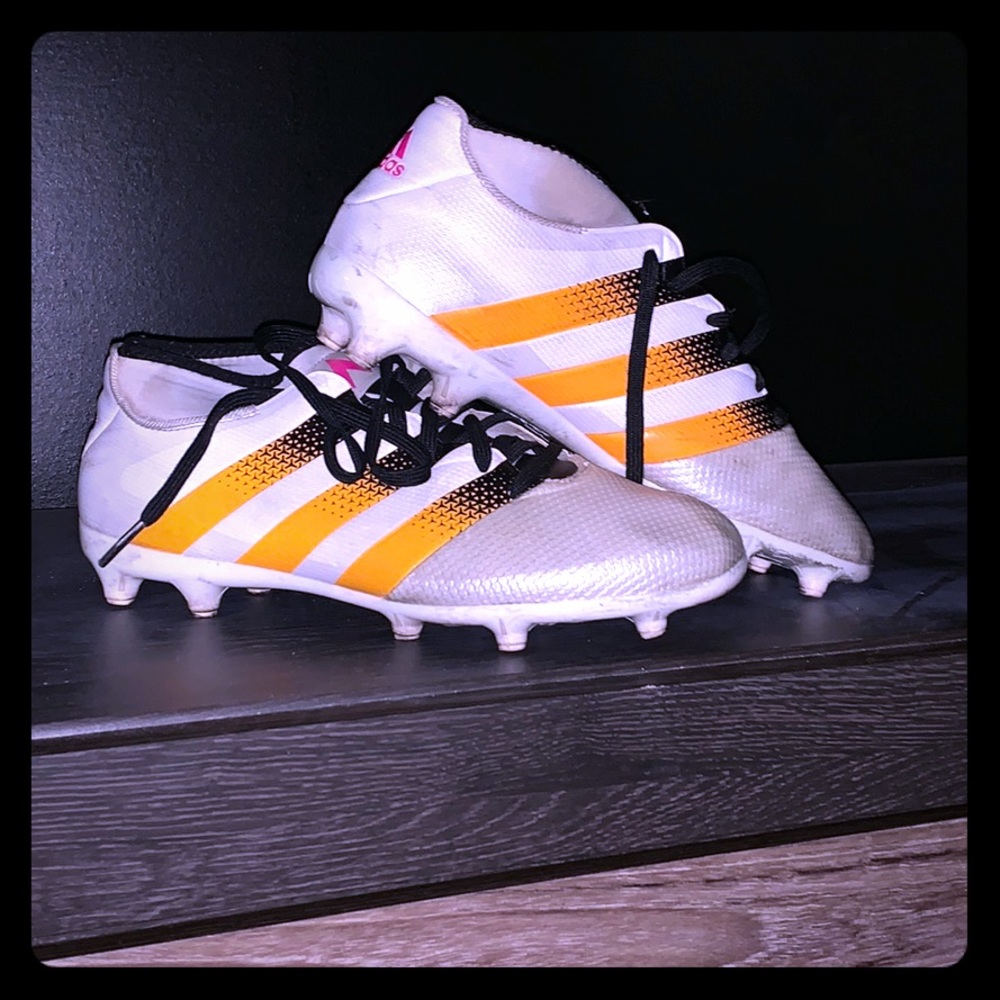 Soccer cleats